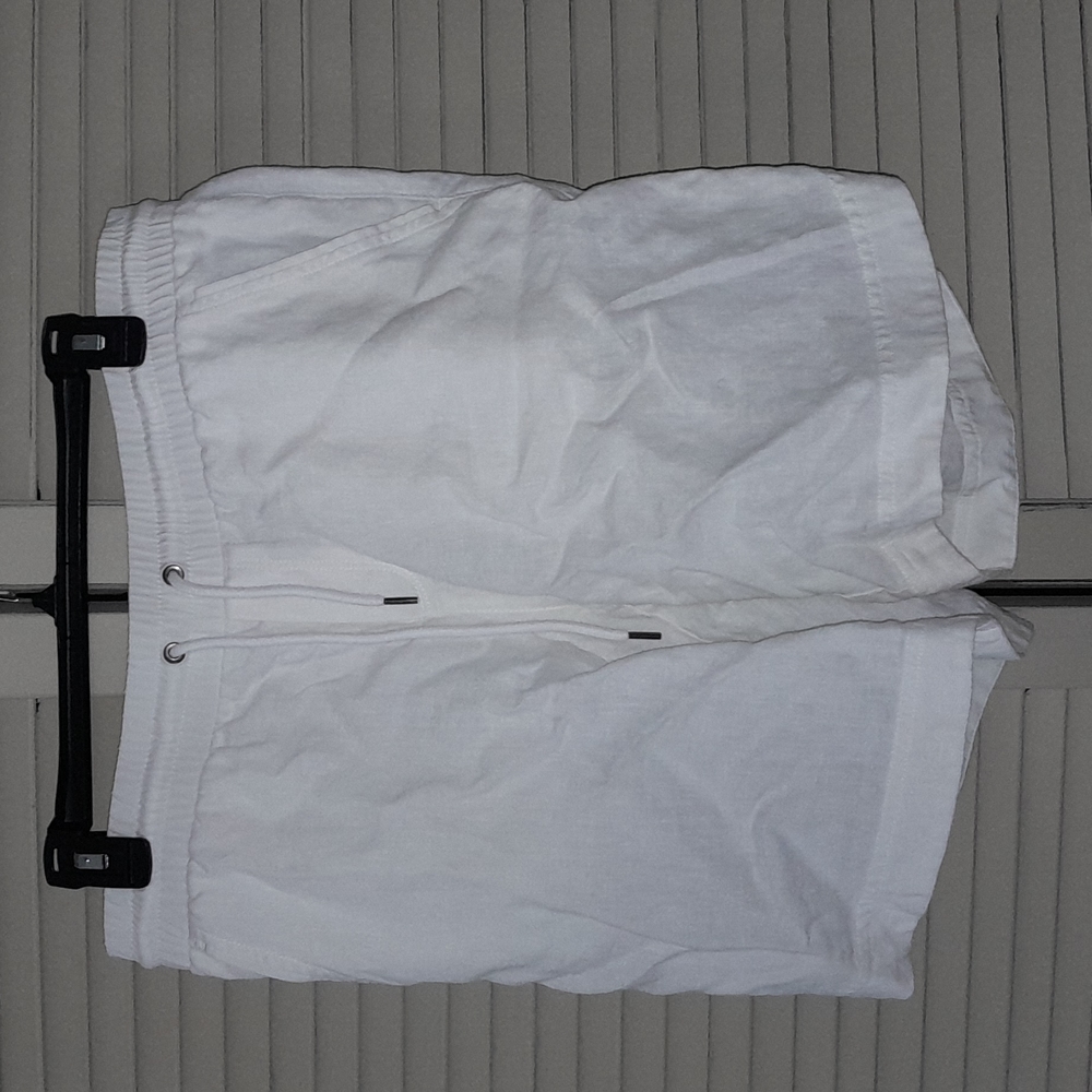 White linen Athleta shorts